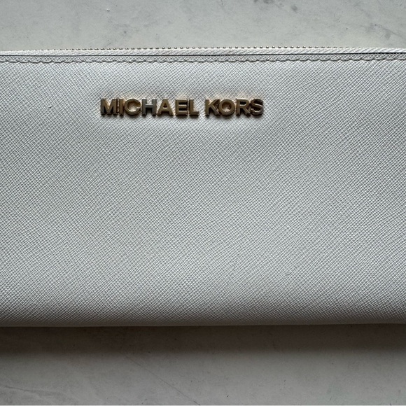 Michael Kors Jet Set Long Wallet with Zipper in White - Picture 7 of 8